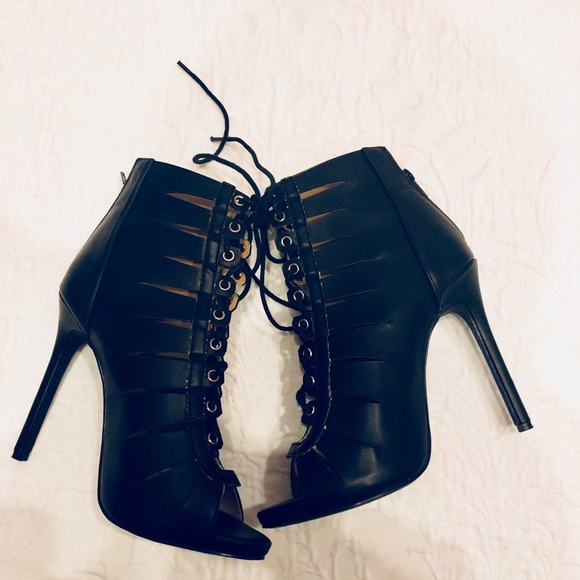 Black lace up boots - Picture 2 of 5